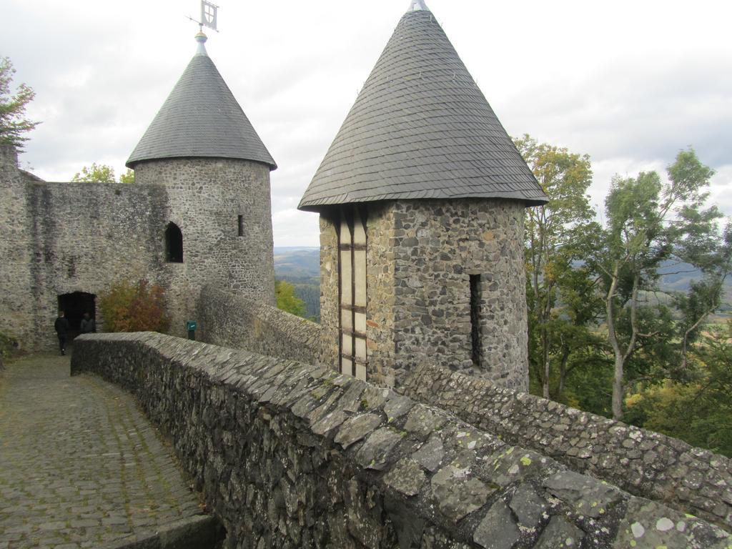 Land-Gut-Hotel Zur Burg Nuerburg Eksteriør billede