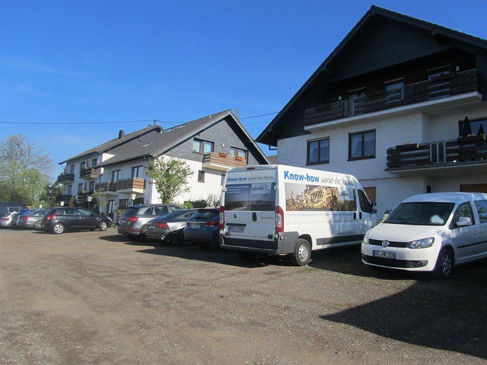 Land-Gut-Hotel Zur Burg Nuerburg Eksteriør billede