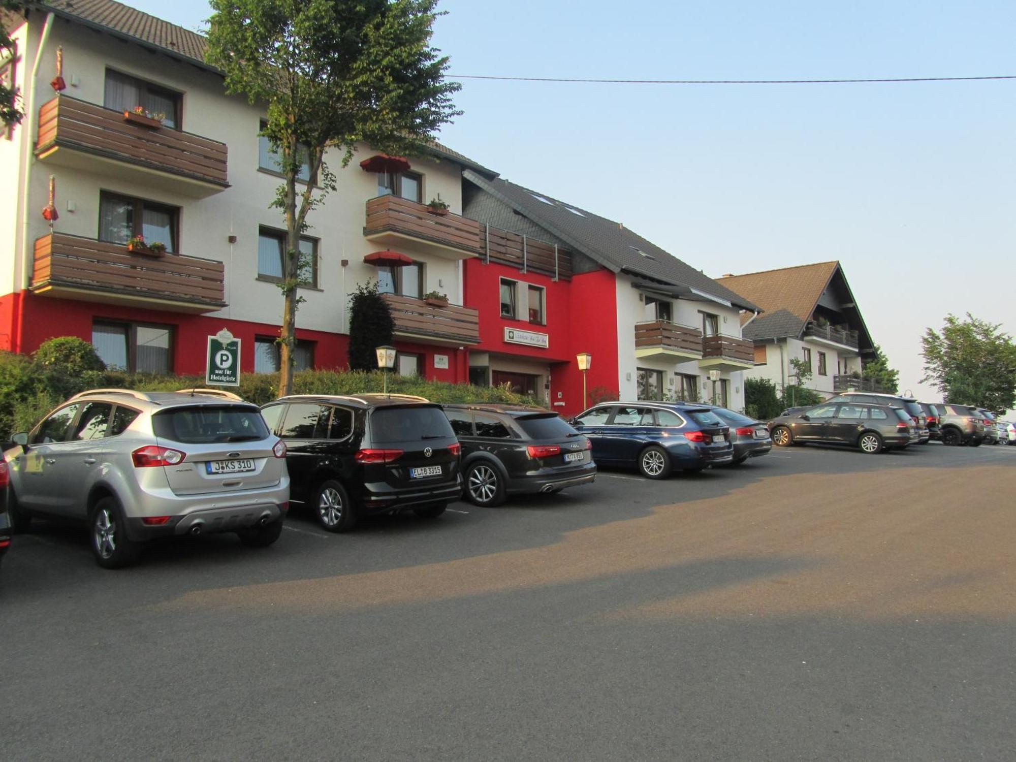 Land-Gut-Hotel Zur Burg Nuerburg Eksteriør billede