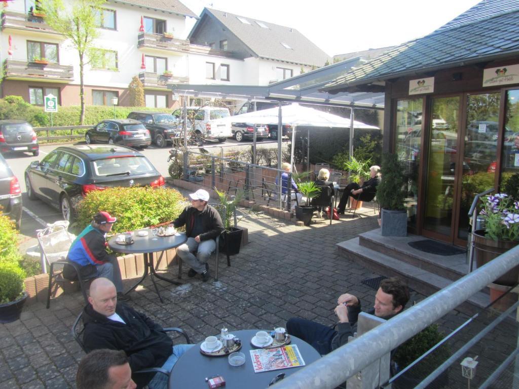 Land-Gut-Hotel Zur Burg Nuerburg Eksteriør billede