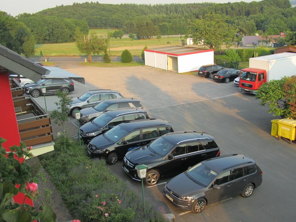 Land-Gut-Hotel Zur Burg Nuerburg Eksteriør billede