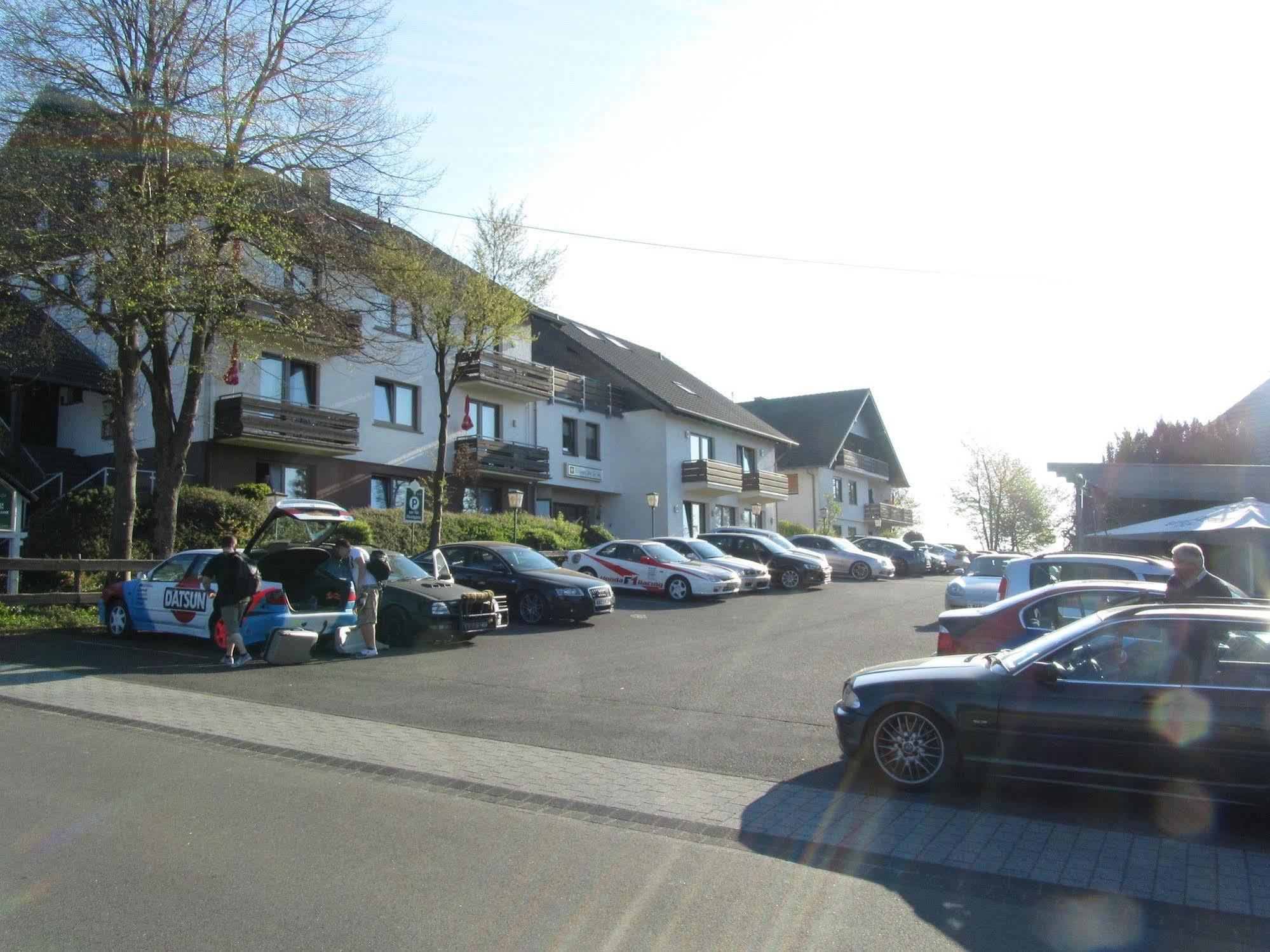 Land-Gut-Hotel Zur Burg Nuerburg Eksteriør billede