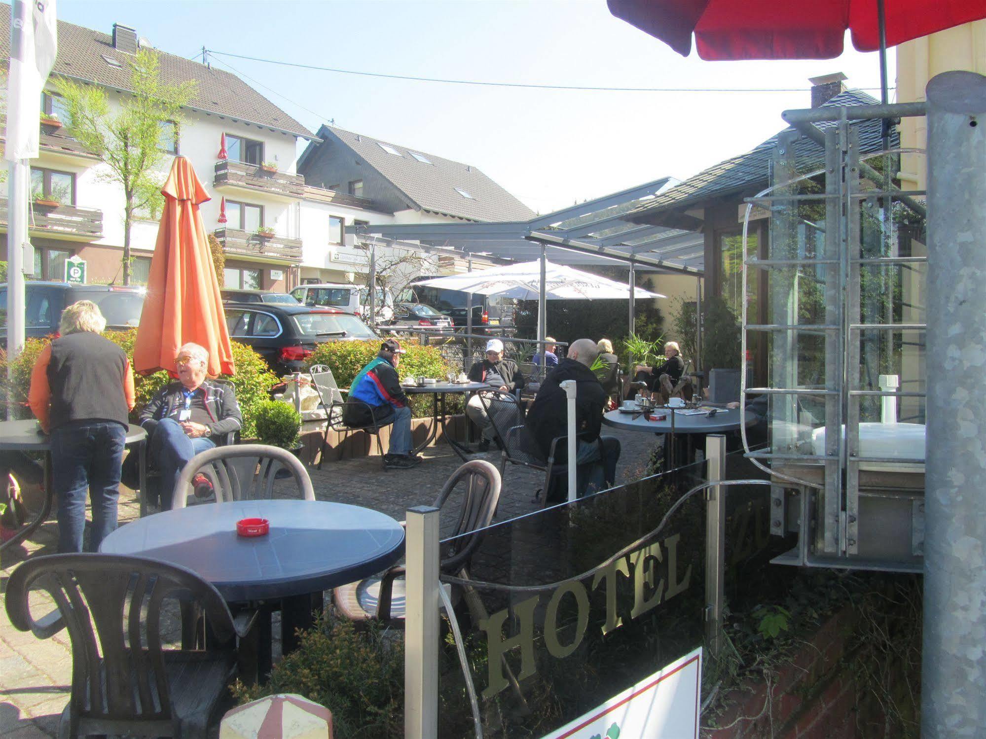 Land-Gut-Hotel Zur Burg Nuerburg Eksteriør billede